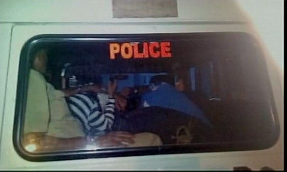 ಅತ್ಯಾಚಾರಿಗಳಿಂದ ತಪ್ಪಿಸಿಕೊಳ್ಳಲು ಕಟ್ಟಡದಿಂದ  ಕೆಳಗೆ ಹಾರಿದ ಯುವತಿ